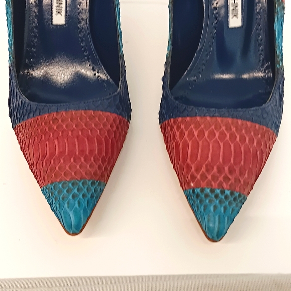 Manolo Blahnik Women's Pointed BB Snakeskin Stiletto Pumps - EU37/US7 - Picture 5 of 12